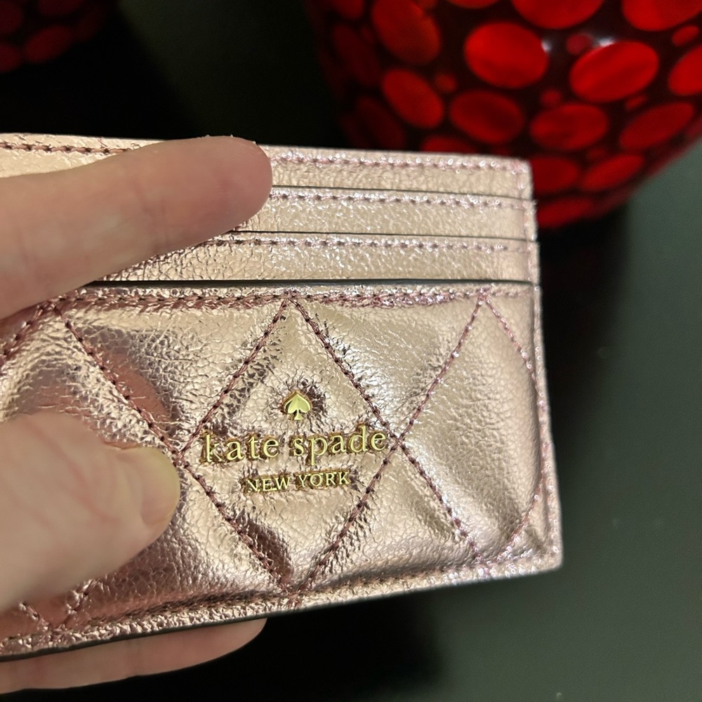NWOT Kate Spate Glimmer Quilted Metallic Cardholder - Picture 3 of 5